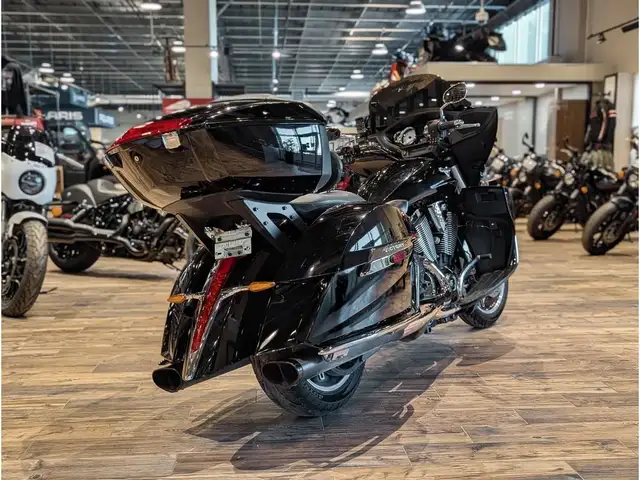 2016 Victory Motorcycles Cross Country Tour // Gloss Black in Sport Touring in Winnipeg - Image 12