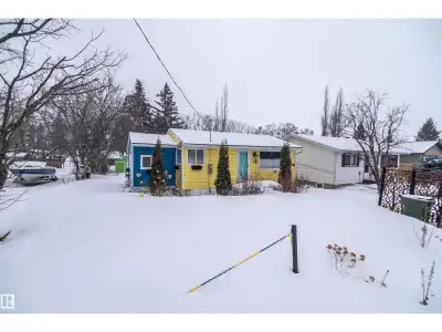 This year round cottage has a real Maritime Feel. and offers comfort with luxury. Air Conditioned, H...