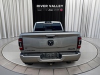 NAVIGATION SYSTEM, HEATED FRONT SEATS, HEATED REAR SEATS, HEATED STEERING WHEEL, ADJUSTABLE PEDALS,... (image 3)