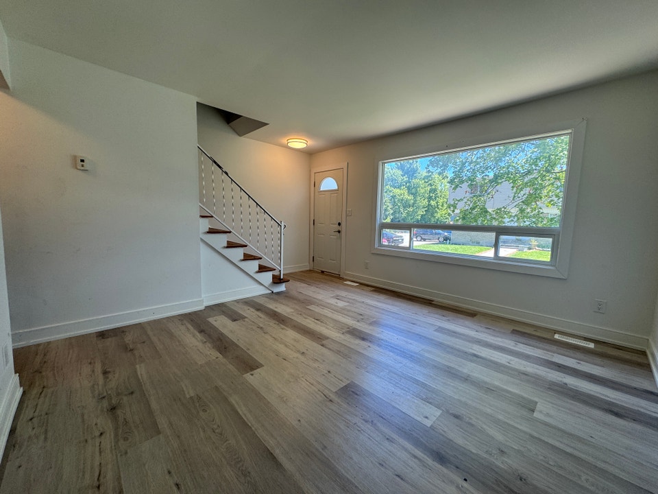 Updated 3 Bed 1 Bath Townhome in Corunna, ON !!! 2