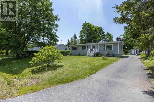 50 Bishop Avenue New Minas, Nova Scotia62863782474243120