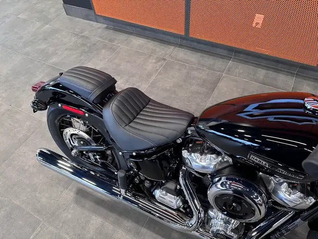 2026 Harley-Davidson Street Bob in Street, Cruisers & Choppers in Grande Prairie - Image 9