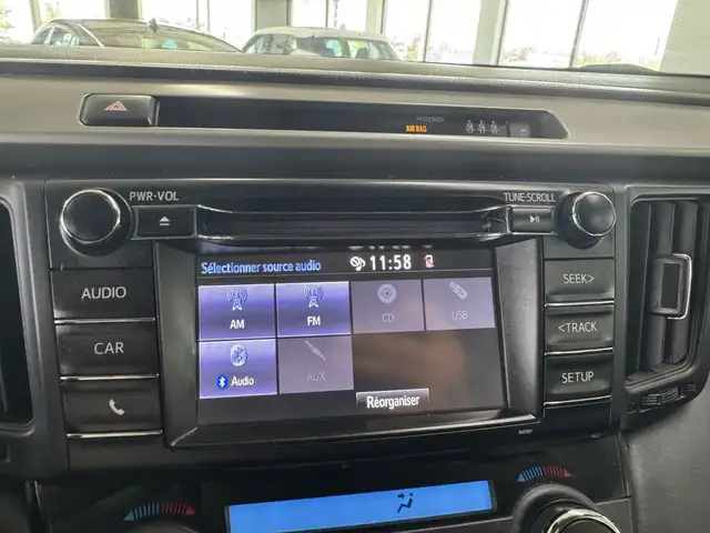 2018 Toyota RAV4 AWD XLE in Cars & Trucks in Longueuil / South Shore - Image 25