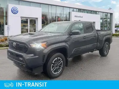 This Toyota Tacoma boasts a Intercooled Turbo Regular Unleaded I-4 2.4 L/146 engine powering this Au...