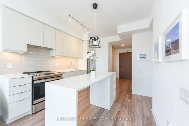 Sun-filled, high-floor 1+1 bed, 1-bath condo in Condos for Sale in Mississauga / Peel Region - Image 8