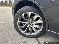 Recognized with an IIHS Top Safety Pick award, the 2022 Lincoln Aviator Grand Touring in elegant Bla... (image 9)