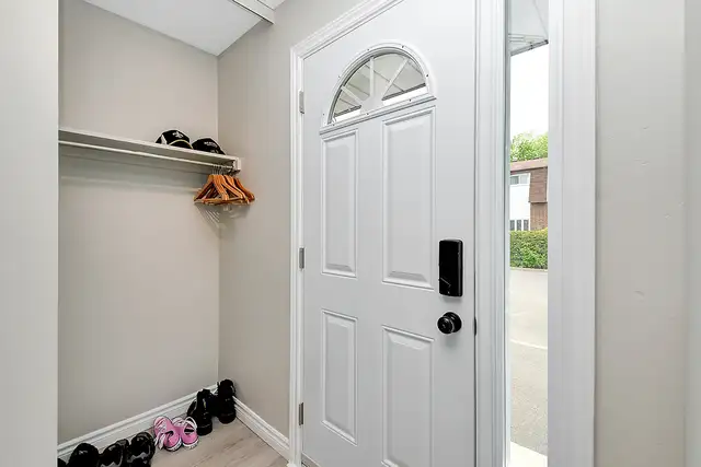 Bright 3 Bed, 3 Bath Townhome for Rent in Blackburn + 2 Parking63436971463427121