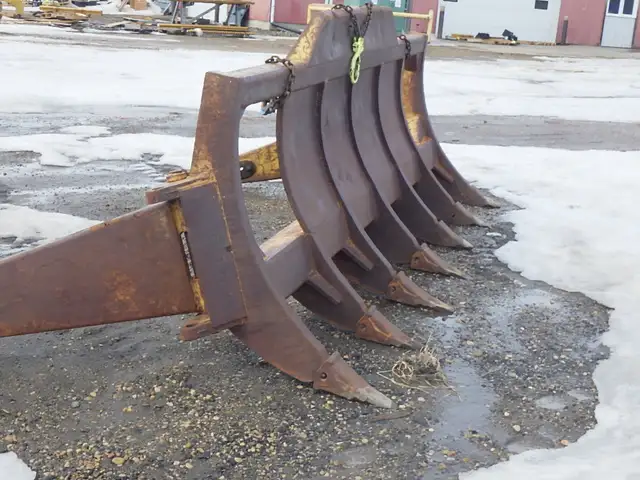 Brush Rake D6 D7 Adjustable in Other in Edmonton - Image 4
