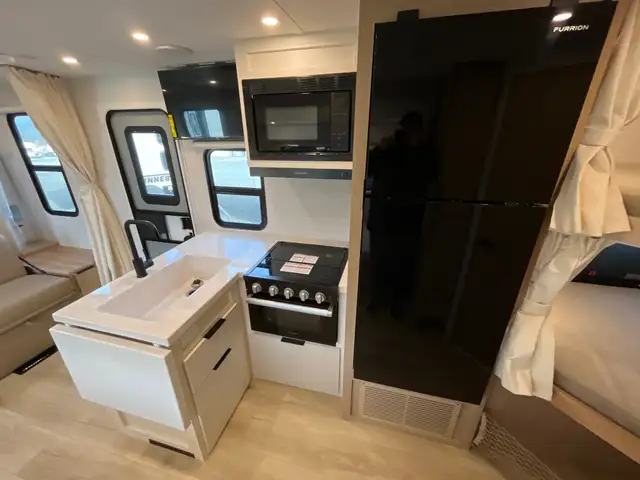 2026 Winnebago Thrive 22MBH in Travel Trailers & Campers in Terrace - Image 13