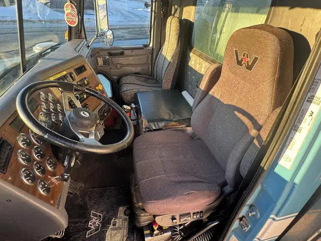 2003 WESTERN STAR 4900 in Heavy Trucks in Saskatoon - Image 19