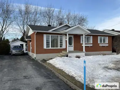 Bungalow unifamilial à vendre dans un secteur très familial, tranquille où il fait bon vivre. Près d...