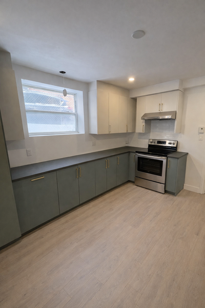 418-655-8281 PROMOTION 2 MOIS GRATUIT*!! À voir au 2255 Avenue Maufils, appartement #2, superbe 3 1/...