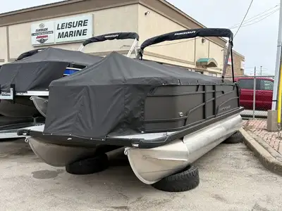 2026 Princecraft Vectra 19 L - Charcoal LOA: 19’7in. / Beam: 8’5in. / Capacity: 10 Motor: Mercury 60...