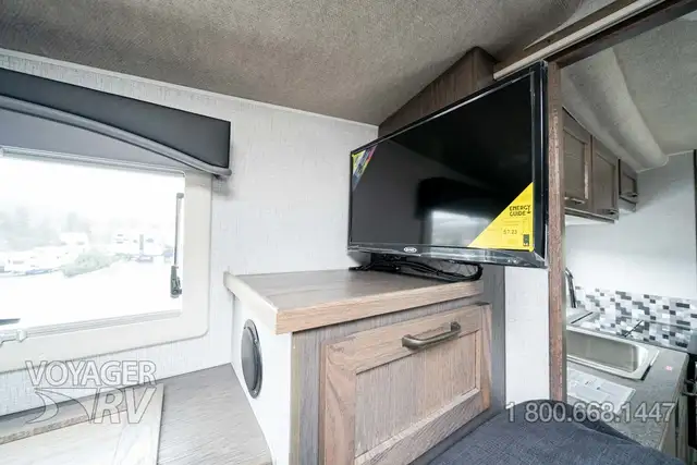 2027 Northern Lite 10.2EX Dry Bath Limited Edition in Travel Trailers & Campers in Kelowna - Image 21