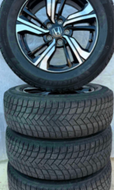 Like new 235/65/17 2356517 Michelin xice winter snow ice 235 65 17 tires on original Honda cr-v crv...