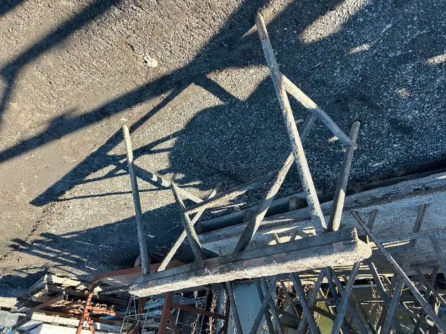 Easels63904277491074120