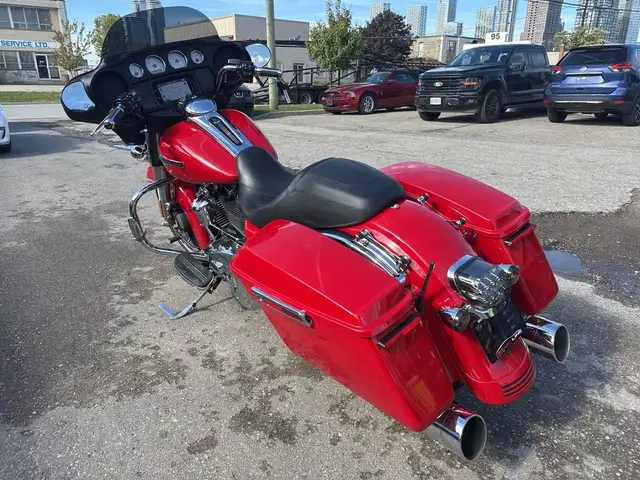 2023 Harley-Davidson Street Glide ~ STREET GLIDE ~ CANANDIAN ~ 1 in Sport Touring in City of Toronto - Image 7