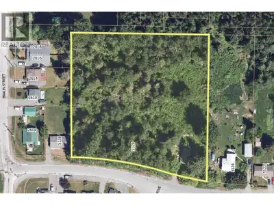 * PREC - Personal Real Estate Corporation. Looking for an acreage in town? This 2.89 acre property o...