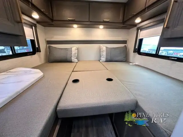 2025 Thor Motor Coach Four Winds Sprinter 24LV - Diesel in RVs & Motorhomes in Moncton - Image 32