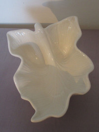 Rare Vintage Hull Pottery USA M-C-M Ceramic Dish in a Leaf Form City of Montréal Greater Montréal Preview