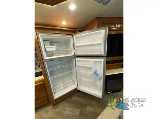 2018 Fleetwood RV Discovery 38K only 14,584 Miles in RVs & Motorhomes in Moncton - Image 49