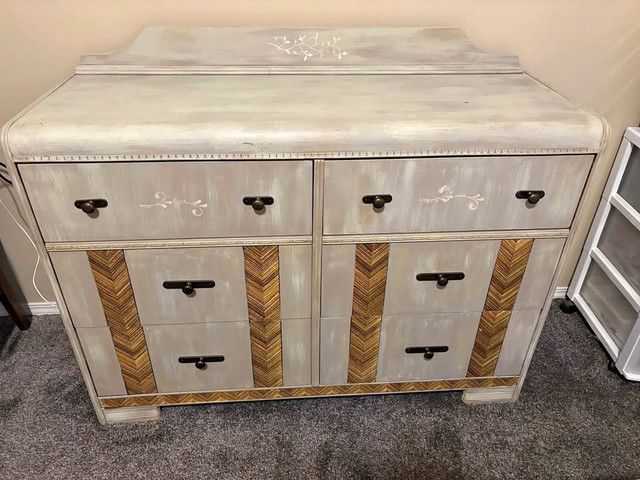 EXCELLENT VINTAGE ART DECO WATERFALL DRESSER in Dressers & Wardrobes in Calgary