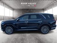 NAVIGATION, PARKING DISTANCE SENSORS, HEATED SEATS, SUNROOF, REMOTE STARTER Seeking an all-weather a... (image 5)