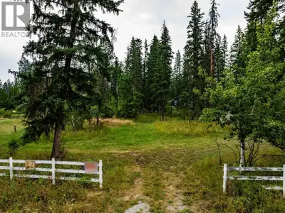 Click brochure link for more details** Situated on Lake Rd in Windermere, this 30,677 sqft lot provi...