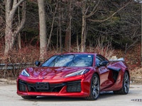 Powerful Gas V8 5.5L engine - Advanced navigation and premium audio - Lane Departure Warning for enh... (image 7)