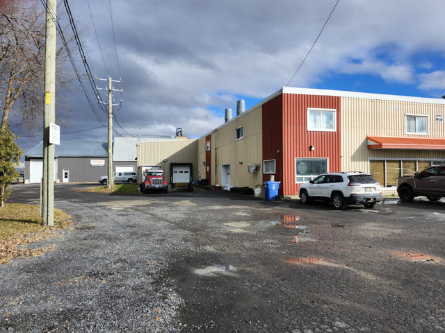ENTREPÔT À VENDRE EN MONTÉRÉGIE dans Espaces commerciaux et bureaux à vendre  à Longueuil/Rive Sud - Image 2