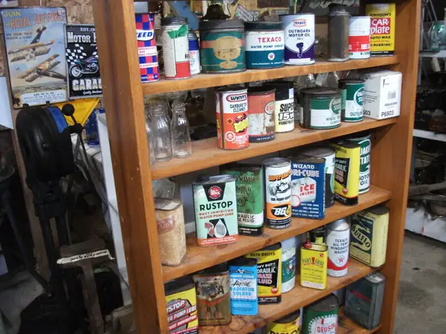 Vintage Oil Bottles and Cans in Arts & Collectibles in Belleville - Image 5