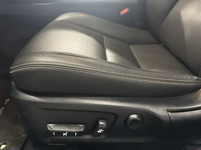 2017 Lexus IS 300 4dr Sdn AWD in Cars & Trucks in Longueuil / South Shore - Image 14