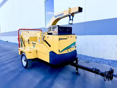 ! ATTENTION ALL ARBORISTS ! HARD TO FIND ! EXTRA CLEAN ONE OWNER CUMMINS POWERED BC1500 WOOD CHIPPER...