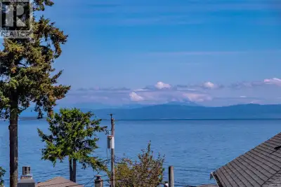 PRICE REDUCED — MOTIVATED SELLER! This MILLION-DOLLAR VIEW is now offered well under $1 million! Thi...