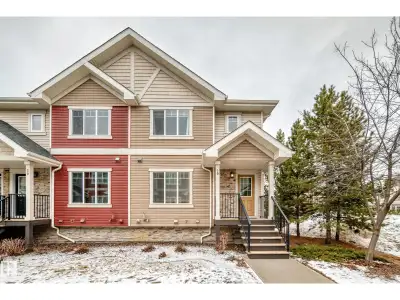 This bright and well-maintained 1,338 sq ft corner unit townhouse is ideally located just blocks fro...