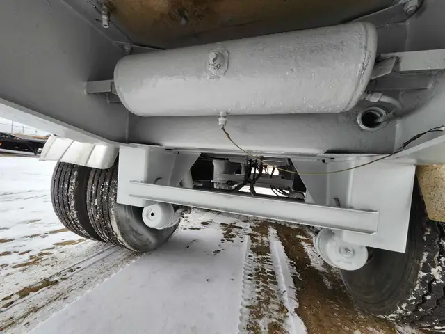 2002 Beall Super B-Train Hopper/Grain/Tri-Tri axles in Heavy Equipment in Barrie - Image 31