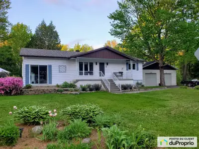 MAISON RÉNOVÉE AVEC STYLE GRAND TERRAIN & GARAGE DOUBLE Vous rêvez d'un lieu paisible, chaleureux et...