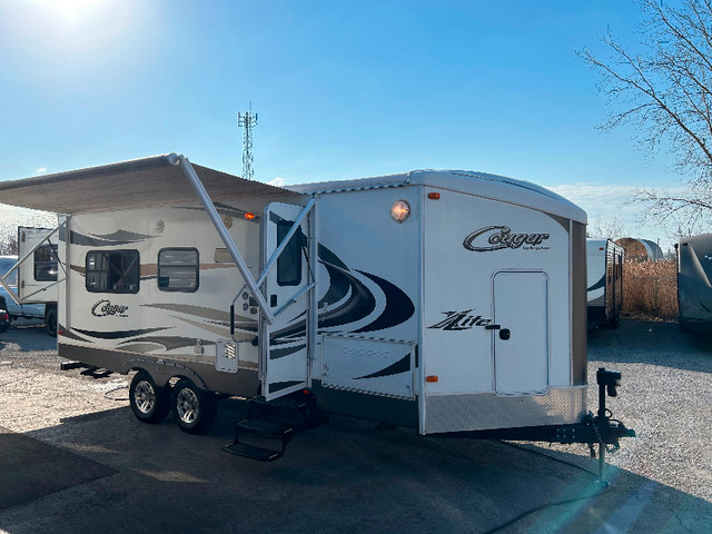 2013 Cougar X-Lite 22RBV *Arctic Package* in Travel Trailers & Campers in Hamilton
