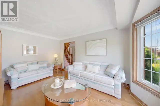 3 TRISTAN COURT Hamilton (Waterdown), Ontario62865716914563124