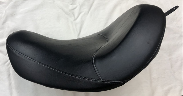Harley Davidson Factory OEM Solo Seat Fits 06 - 17 Dyna Models in Other in Saskatoon - Image 2