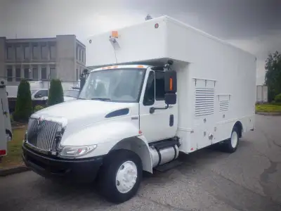 2013 International 4300 DuraStar Cube Van Diesel Air Brakes, 7.6L L6 DIESEL engine, automatic, 4X2,...