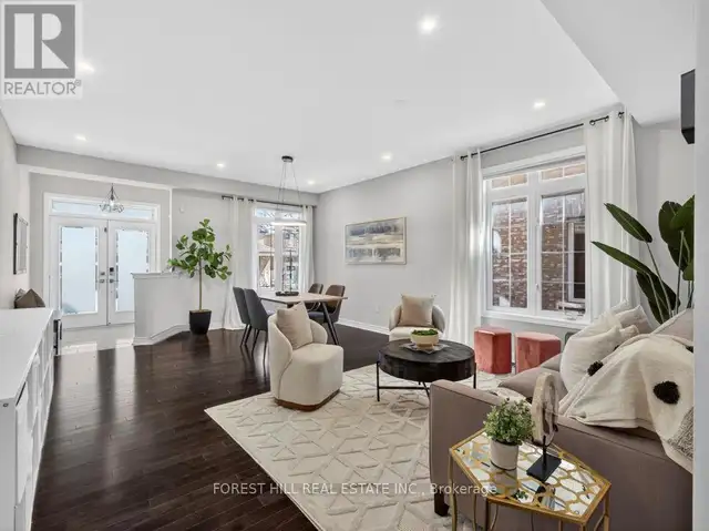 12 Wallenberg Drive Vaughan (Patterson), Ontario, photo 3 of 4
