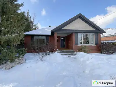 Joli bungalow situé dans l'un des secteurs les plus prisés de Saint-Lambert près des écoles, des par...