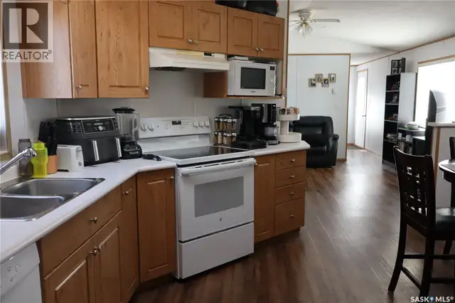 20 H AVENUE Willow Bunch, Saskatchewan in Houses for Sale in Moose Jaw - Image 4