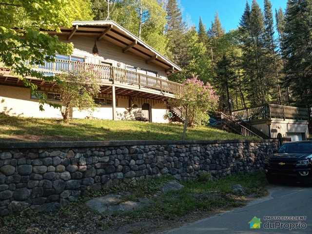 $449,000 - Cottage for sale in St-Hippolyte — photo 1