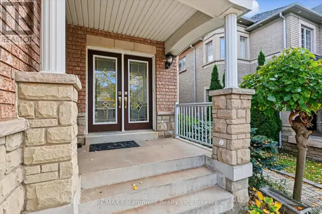 2365 HERTFORDSHIRE WAY Oakville (JC Joshua Creek), Ontario in Houses for Sale in Oakville / Halton Region - Image 4