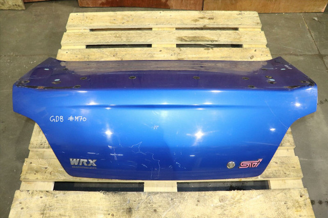 JDM 2002-2007 Subaru WRX STi Sedan Rear Trunk Boot Lit GDB GDA dans Pièces de carrosserie  à Ville de Montréal