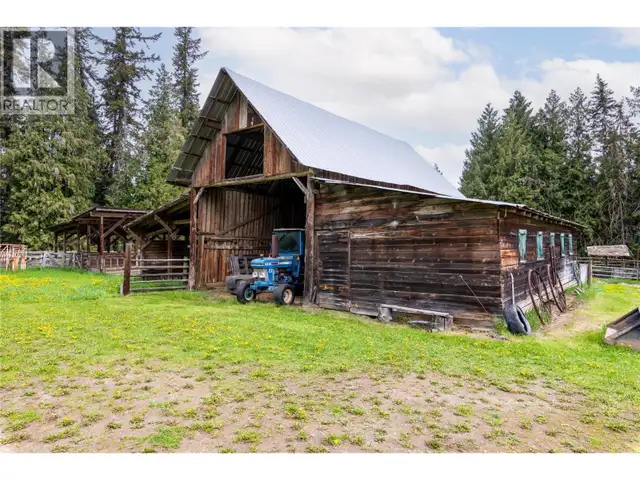 2240 97B Highway SE Salmon Arm, British Columbia in Houses for Sale in Kamloops - Image 34