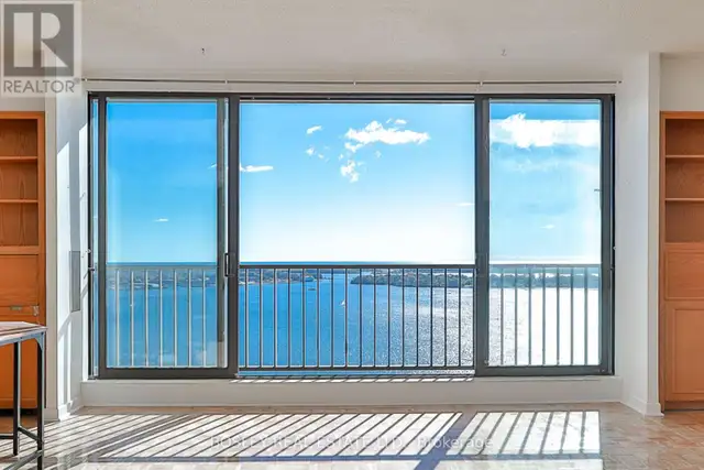 2825 - 33 HARBOUR SQUARE Toronto (Waterfront Communities), Ontar in Long Term Rentals in City of Toronto - Image 2