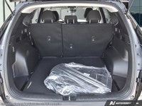 This Hyundai Tucson has a trusty Regular Unleaded I-4 2.5 L/152 engine powering this Automatic trans... (image 6)